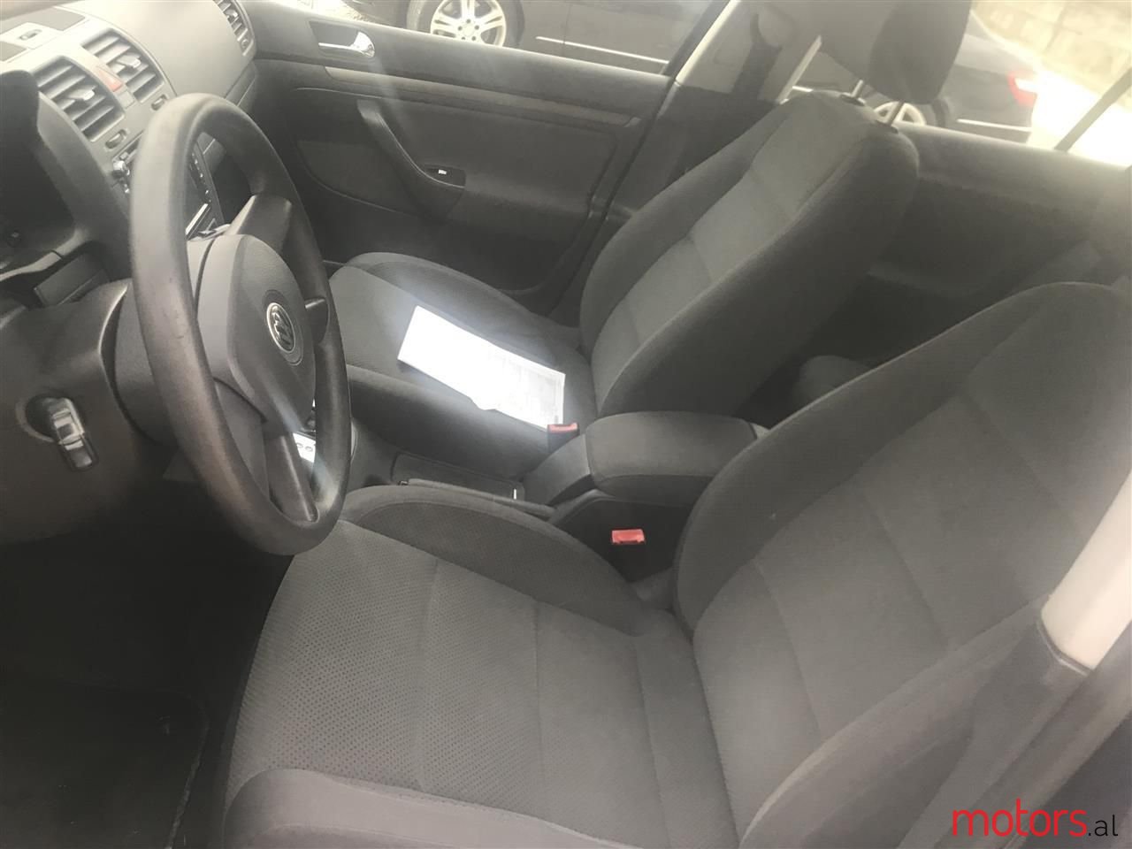 2004' Volkswagen Golf photo #4