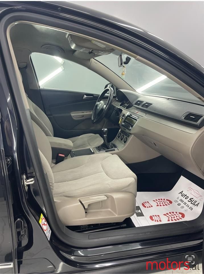 2008' Volkswagen Passat photo #6