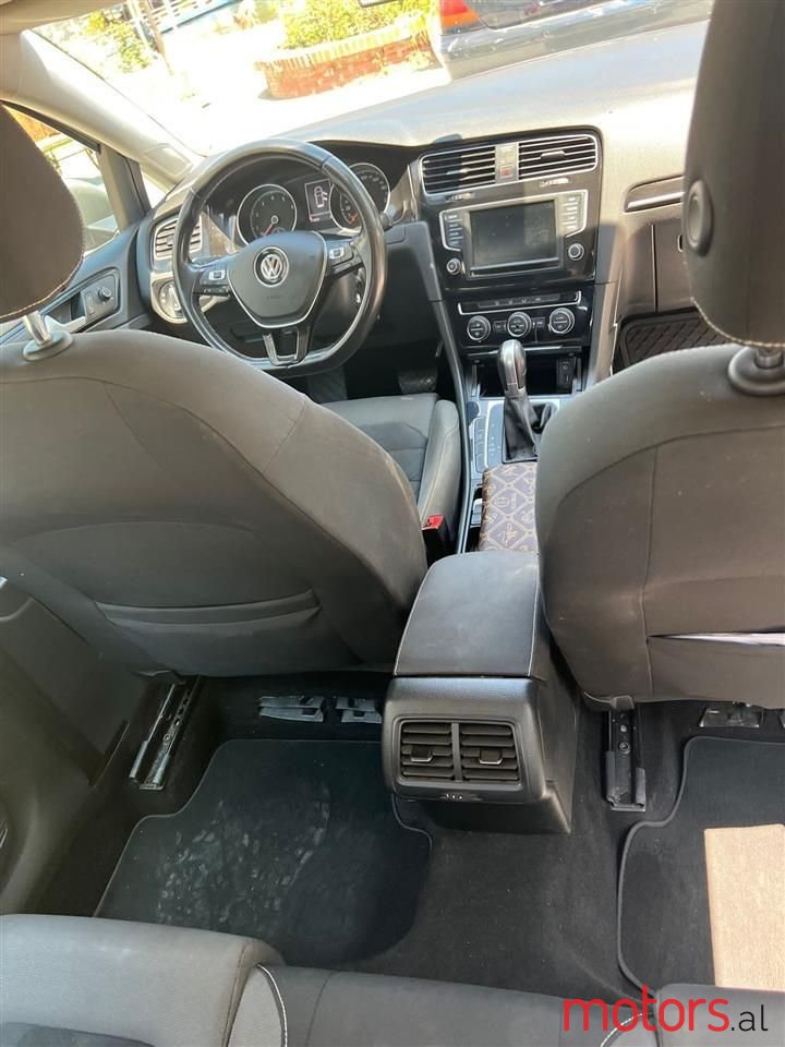 2016' Volkswagen Golf photo #6