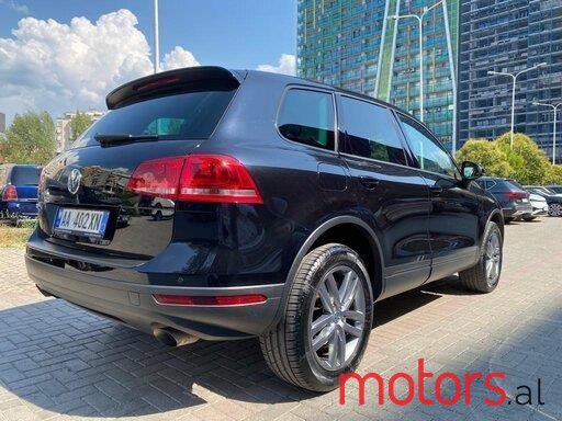 2014' Volkswagen Touareg photo #5