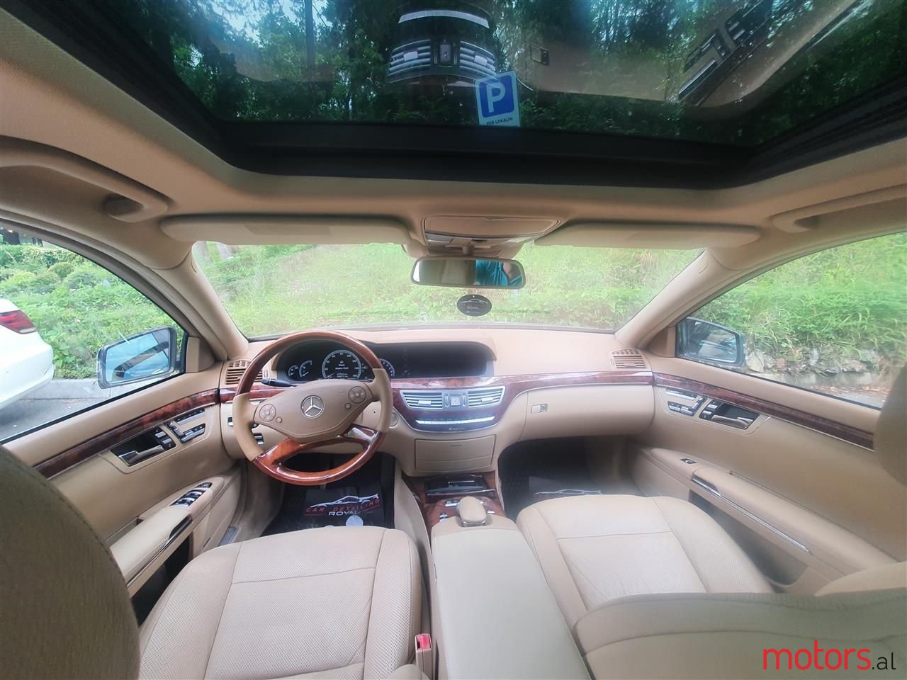 2011' Mercedes-Benz S 550 photo #5