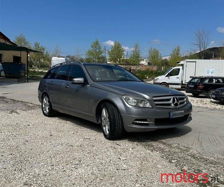 2011' Mercedes-Benz C 250 photo #5