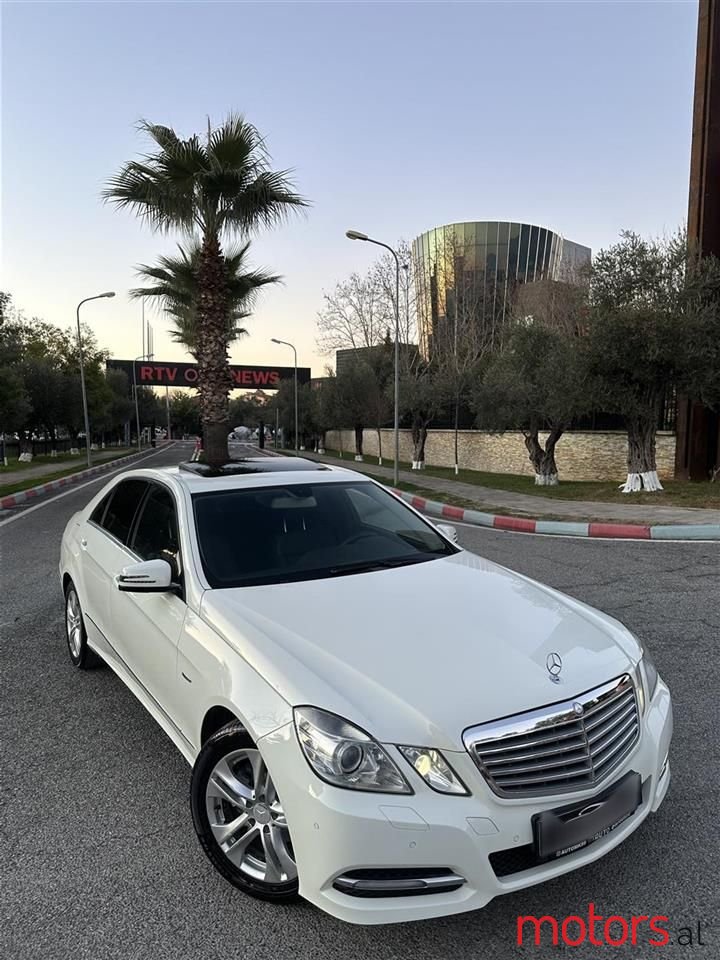 2012' Mercedes-Benz E 220 photo #1