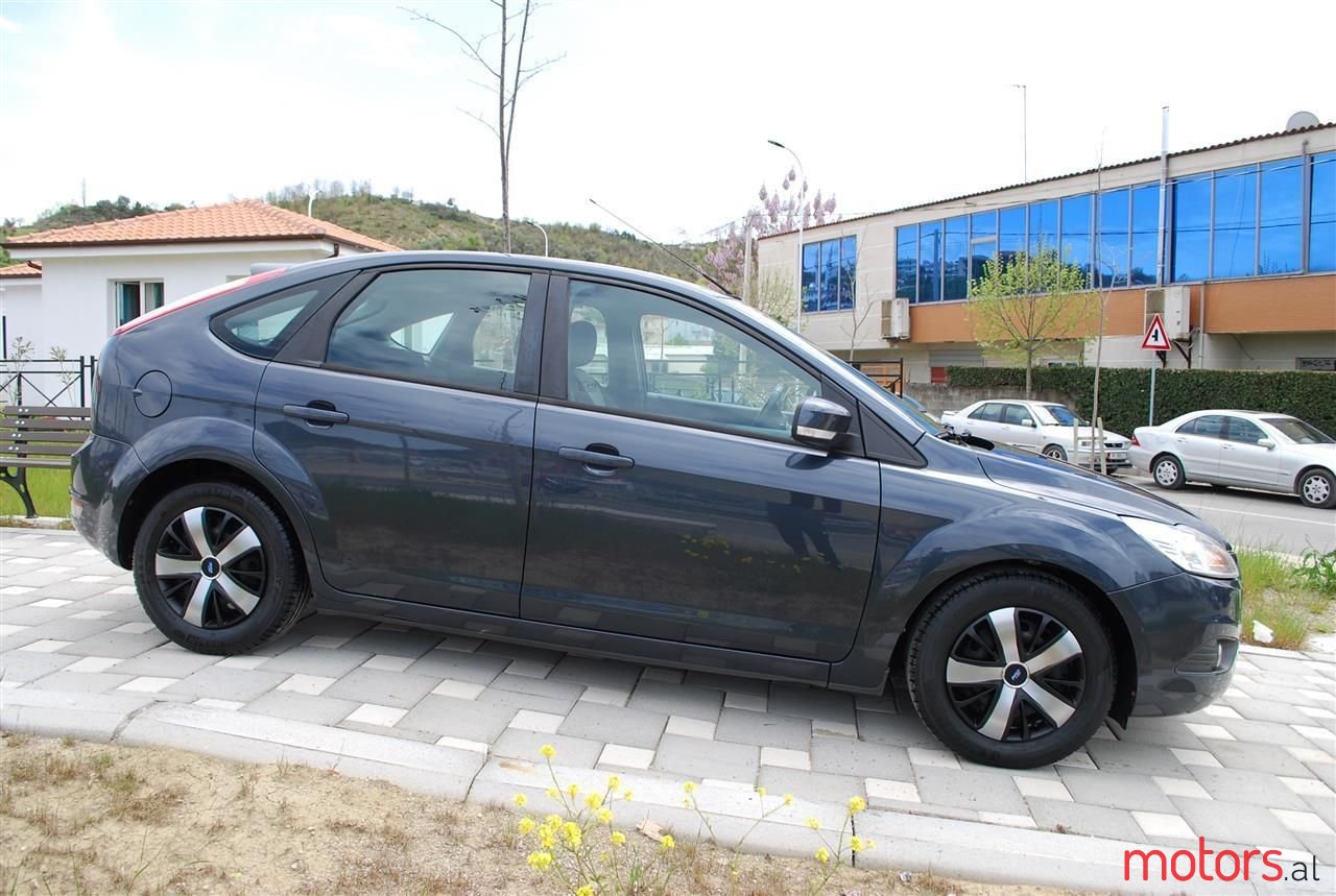 2010' Ford Focus photo #2