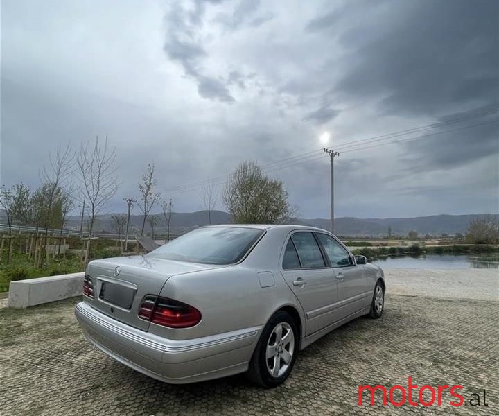 2001' Mercedes-Benz 270 photo #3