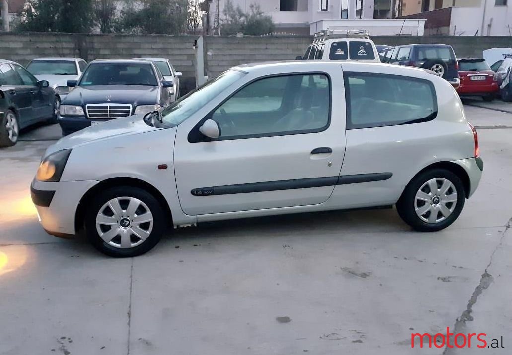 2002' Renault Clio photo #1