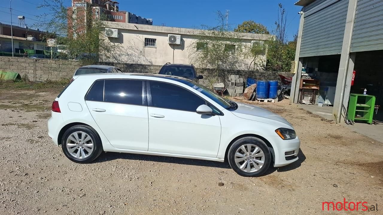 2016' Volkswagen Golf photo #2
