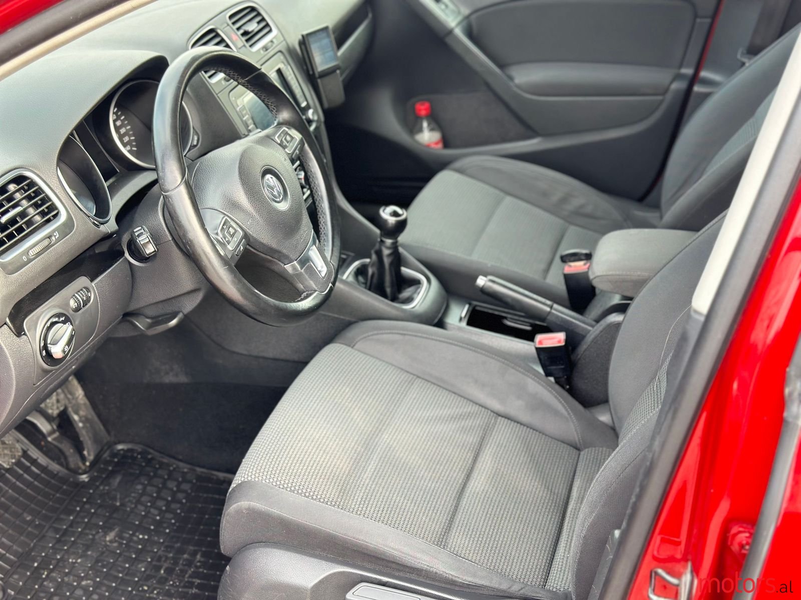 2010' Volkswagen Golf photo #5