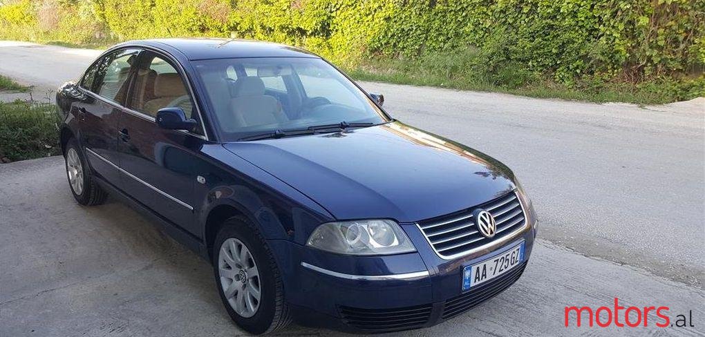 2004' Volkswagen Passat photo #1