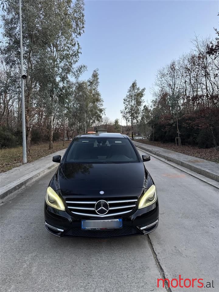 2015' Mercedes-Benz B 250 photo #1