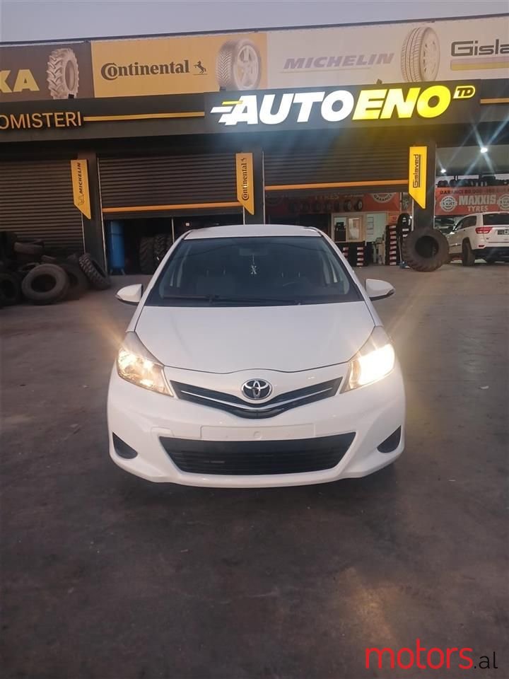 2014' Toyota Yaris photo #2