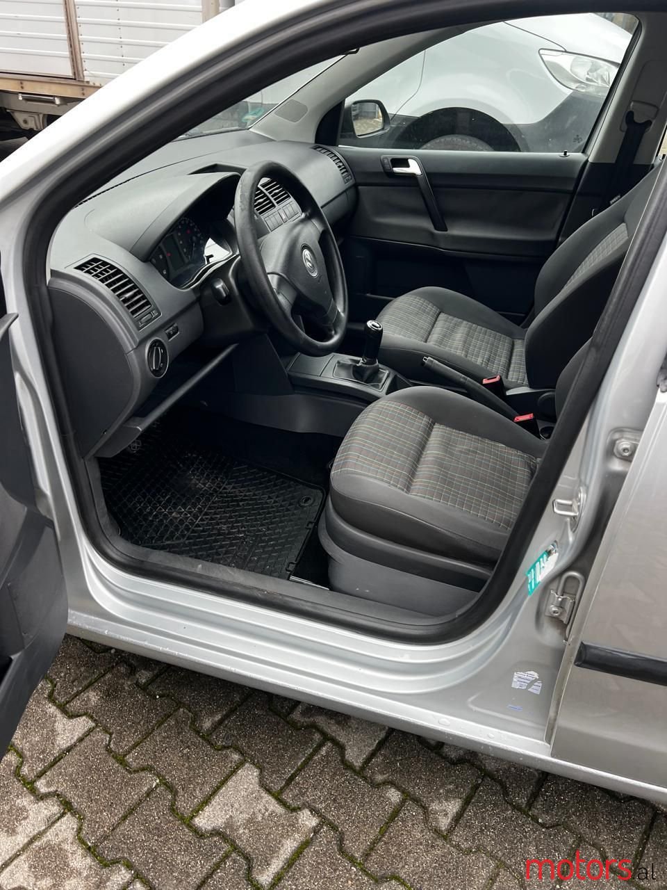 2008' Volkswagen Polo photo #5