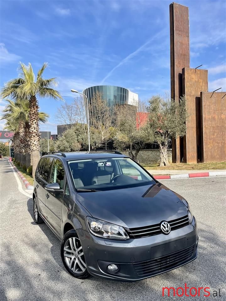 2012' Volkswagen Touran photo #6