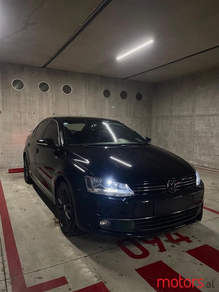 2012' Volkswagen Jetta photo #6