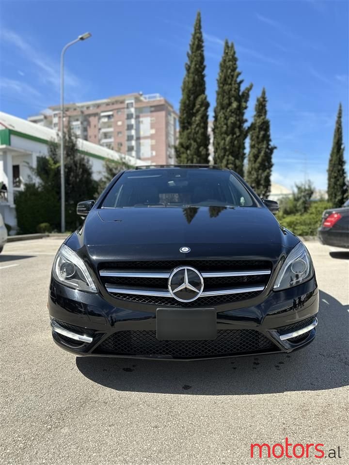 2013' Mercedes-Benz B 250 photo #3