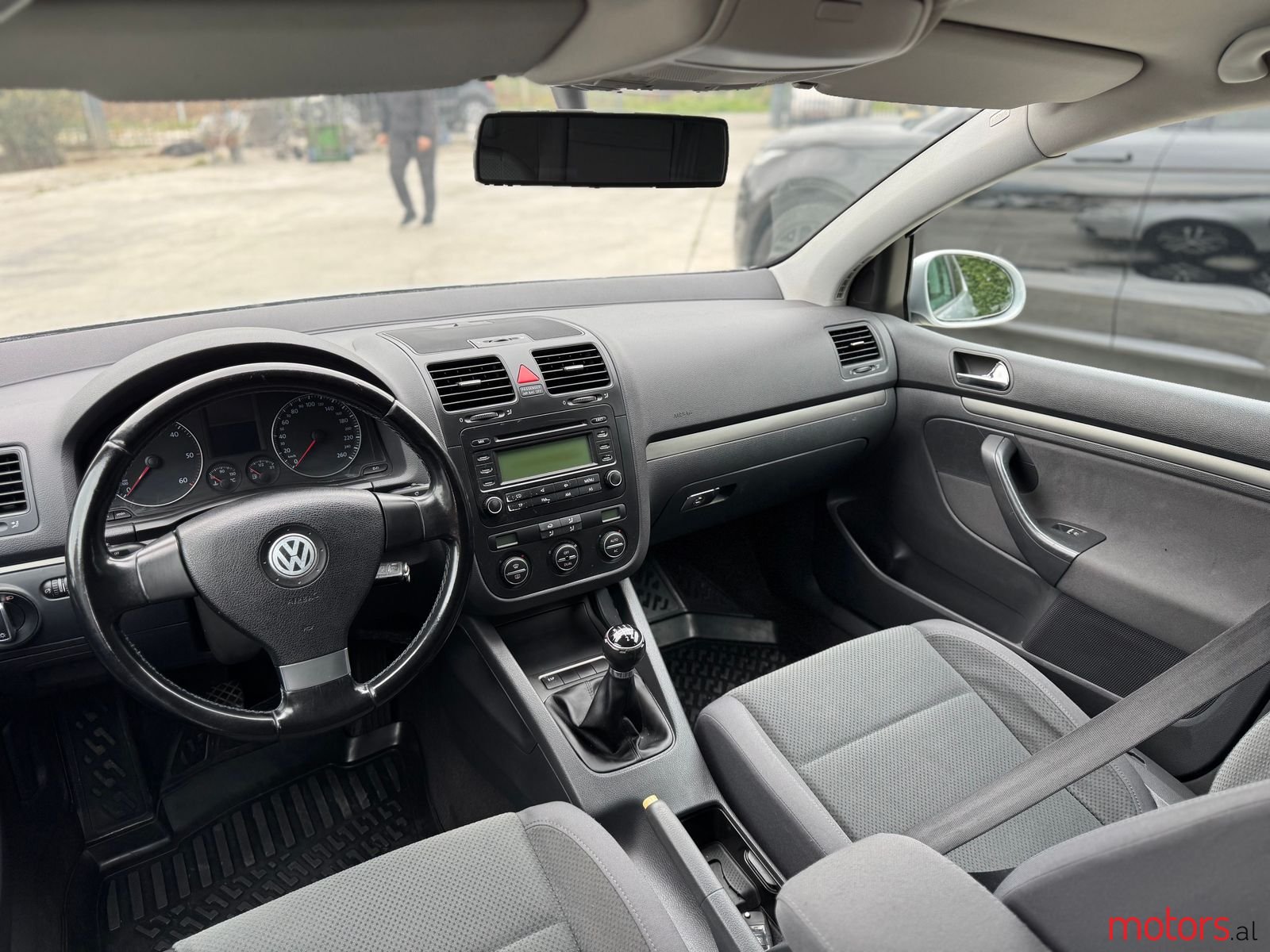 2005' Volkswagen Golf photo #3