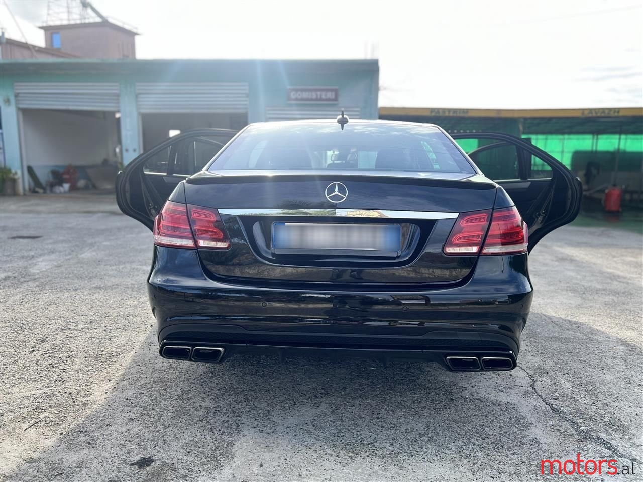 2014' Mercedes-Benz E 220 photo #1