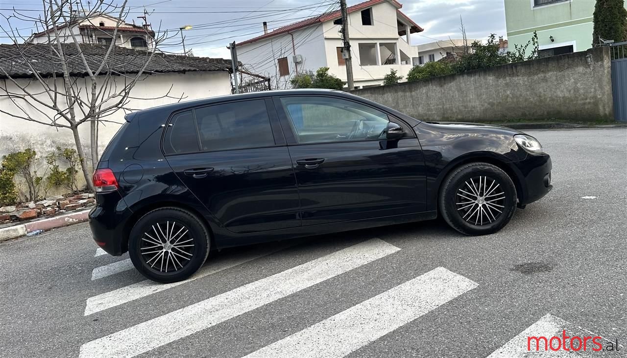 2009' Volkswagen Golf photo #4