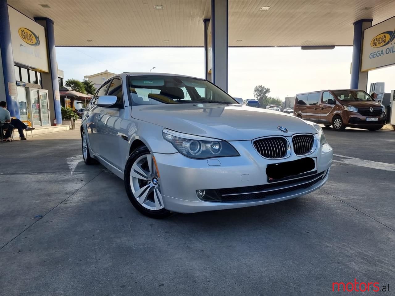 2010' BMW 528 photo #1