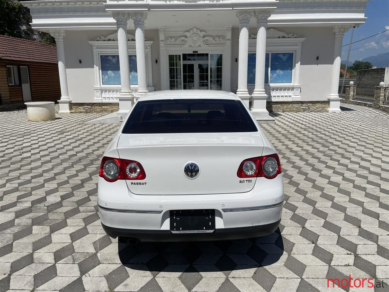 2010' Volkswagen Passat photo #2