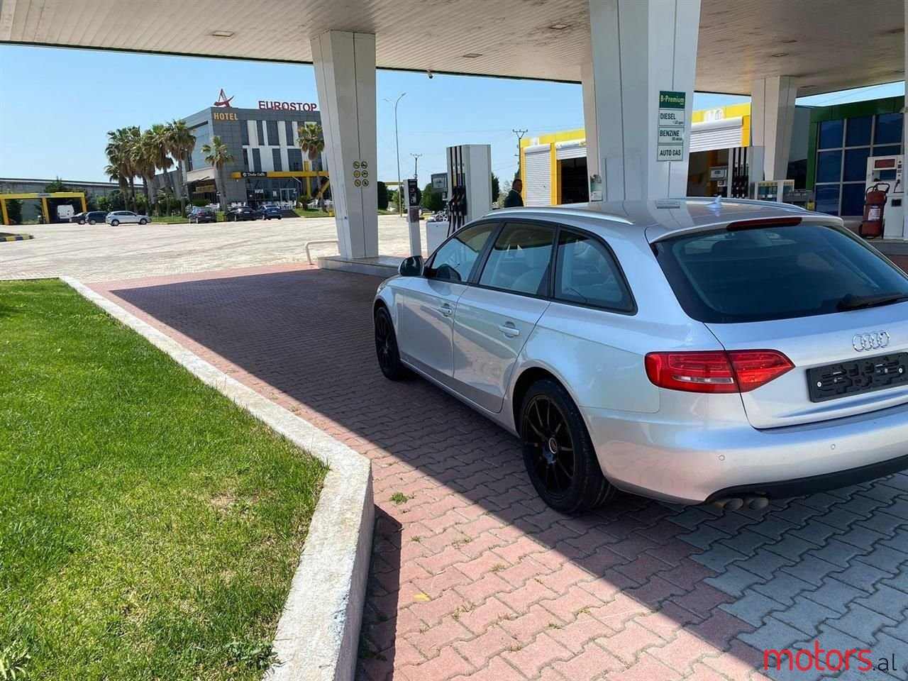 2010' Audi A4 photo #2