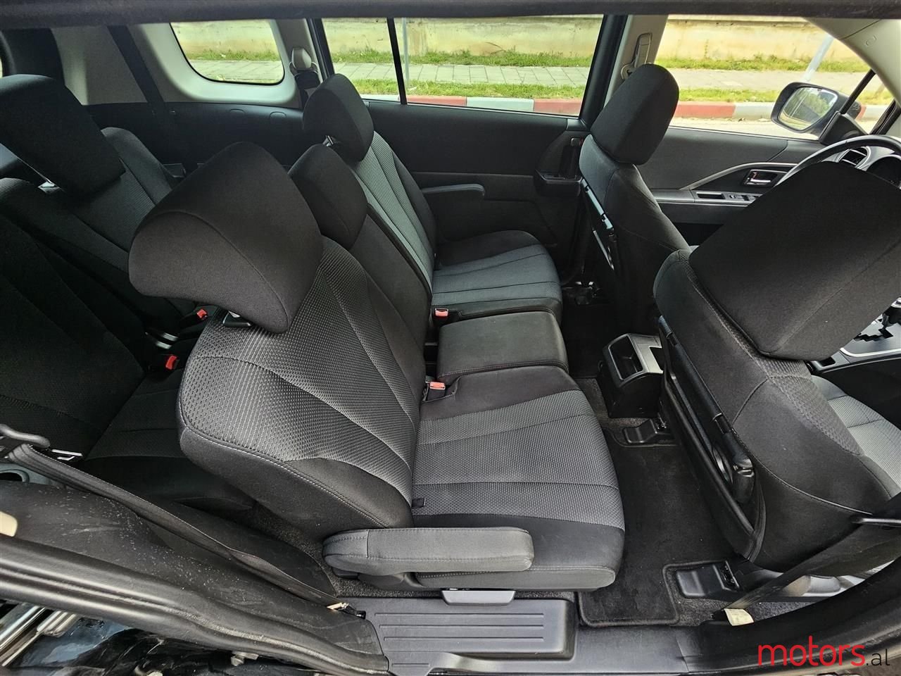 2013' Mazda 5 photo #4