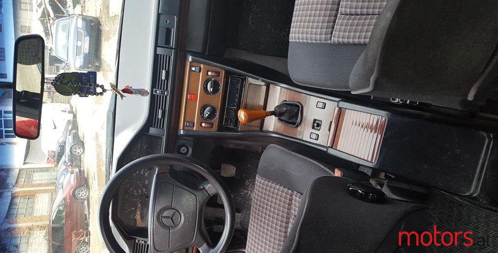 1992' Mercedes-Benz 250 photo #1