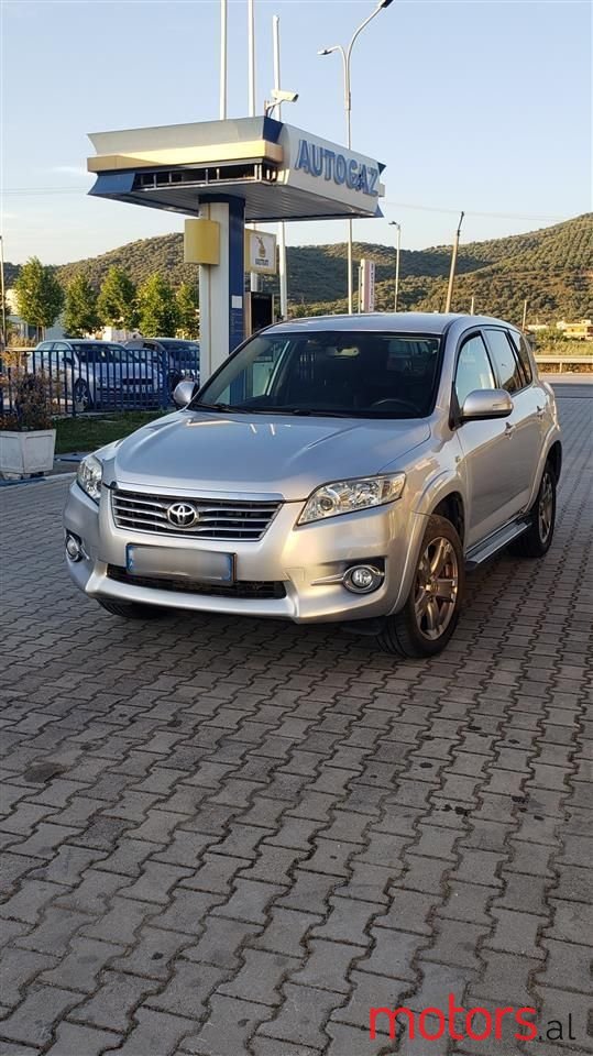 2011' Toyota RAV4 photo #1