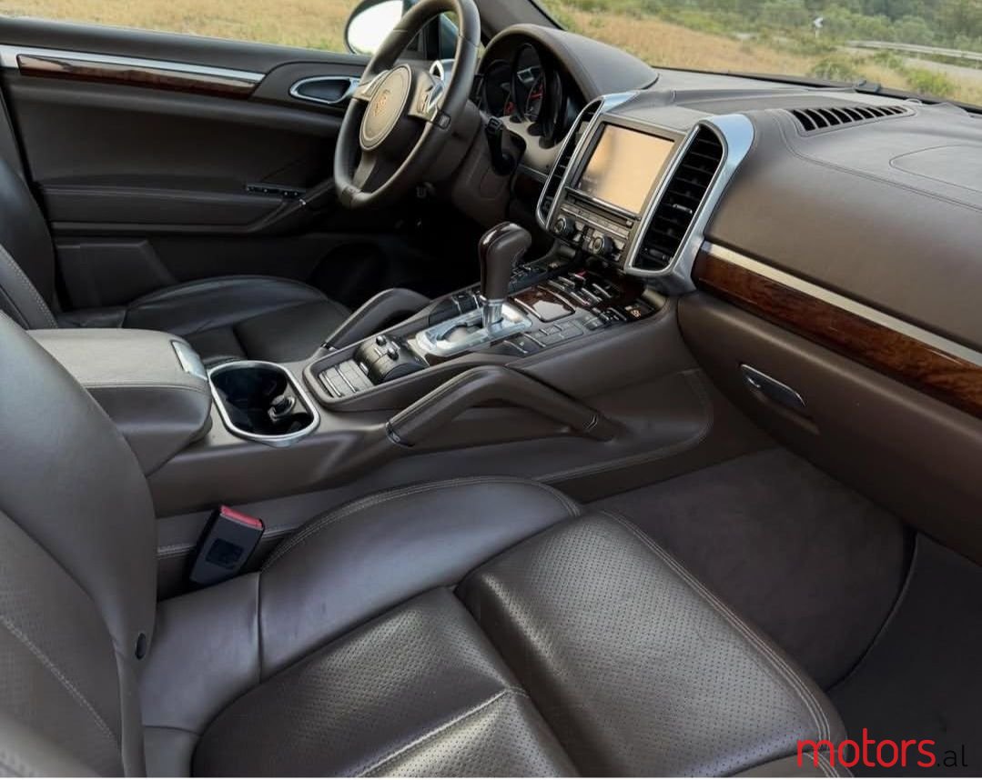 2013' Porsche Cayenne photo #2