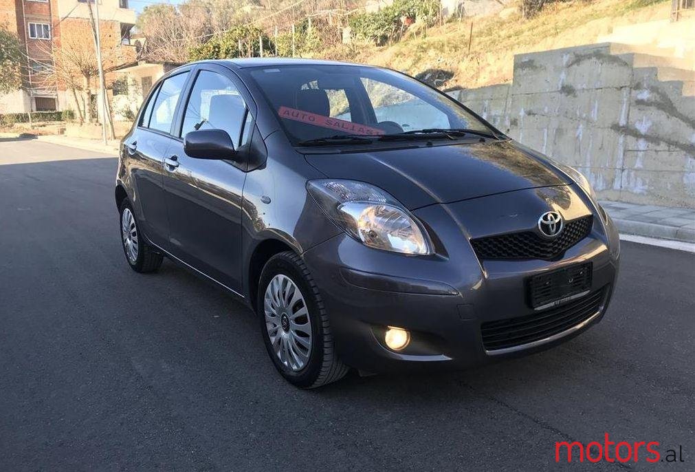 2010' Toyota Yaris photo #1