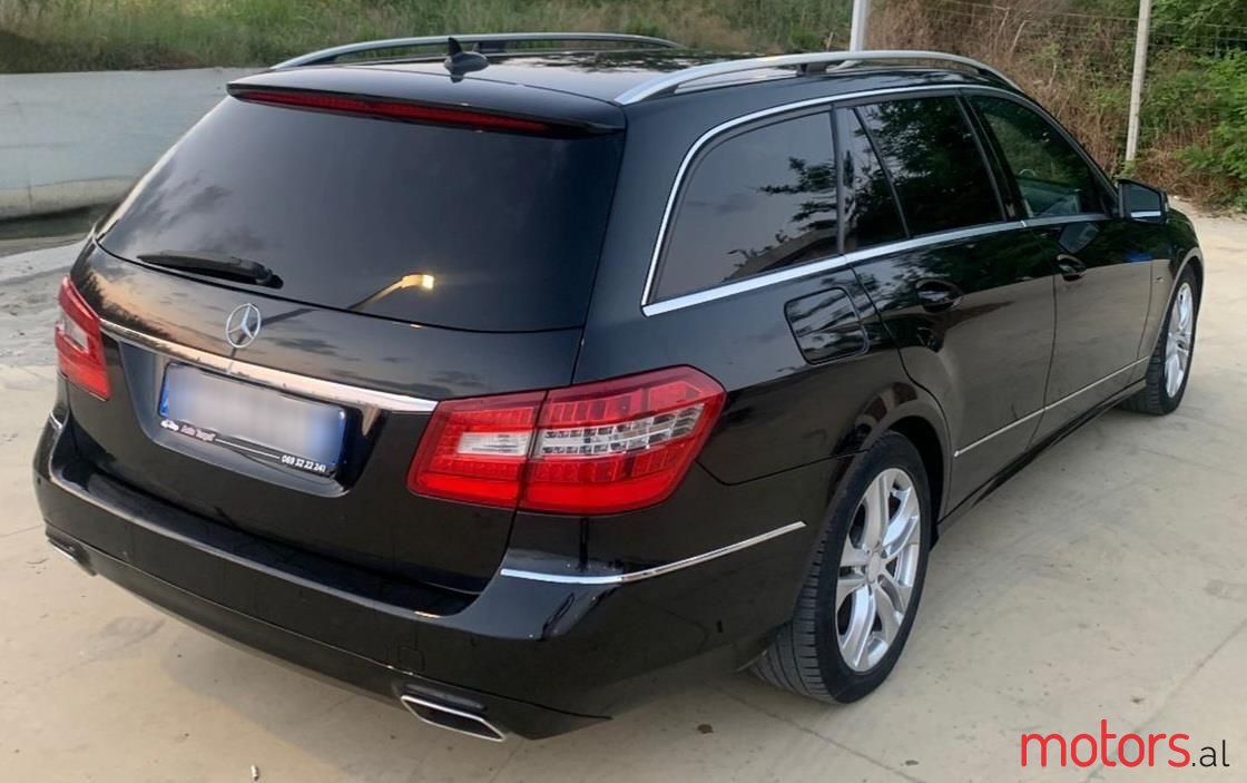 2012' Mercedes-Benz E 220 photo #3