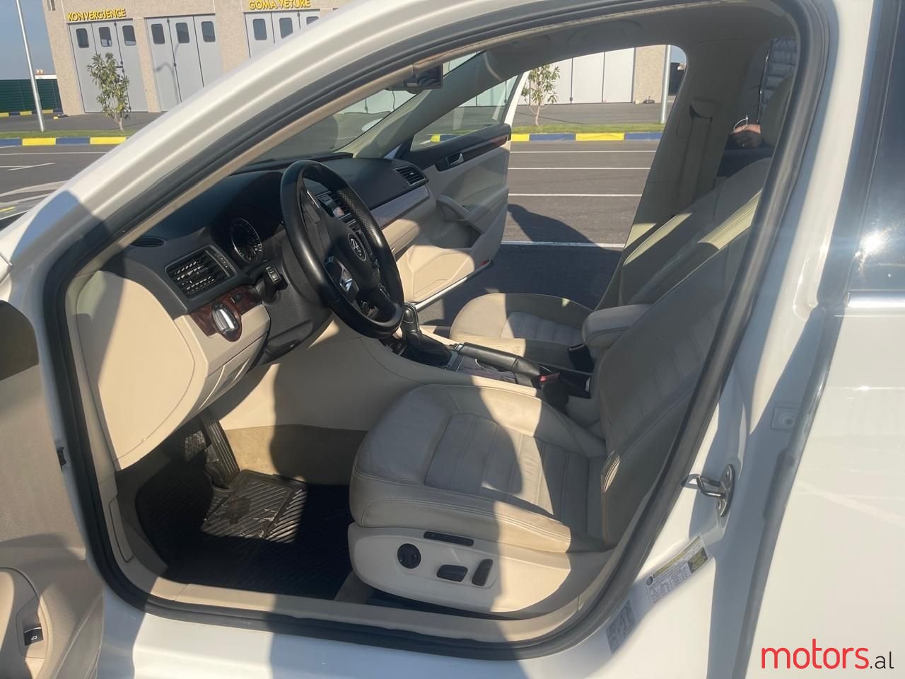 2014' Volkswagen Passat photo #2