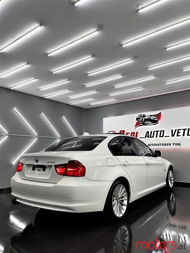 2010' BMW 328 photo #5