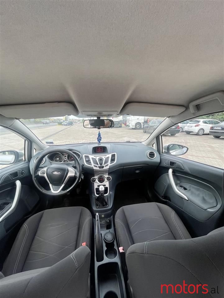 2010' Ford Fiesta photo #2