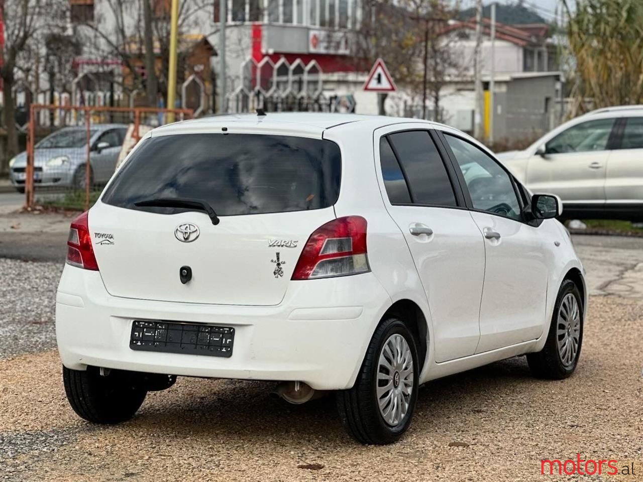 2011' Toyota Yaris photo #4