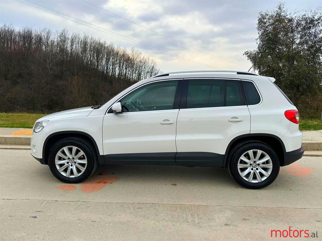 2010' Volkswagen Tiguan photo #2