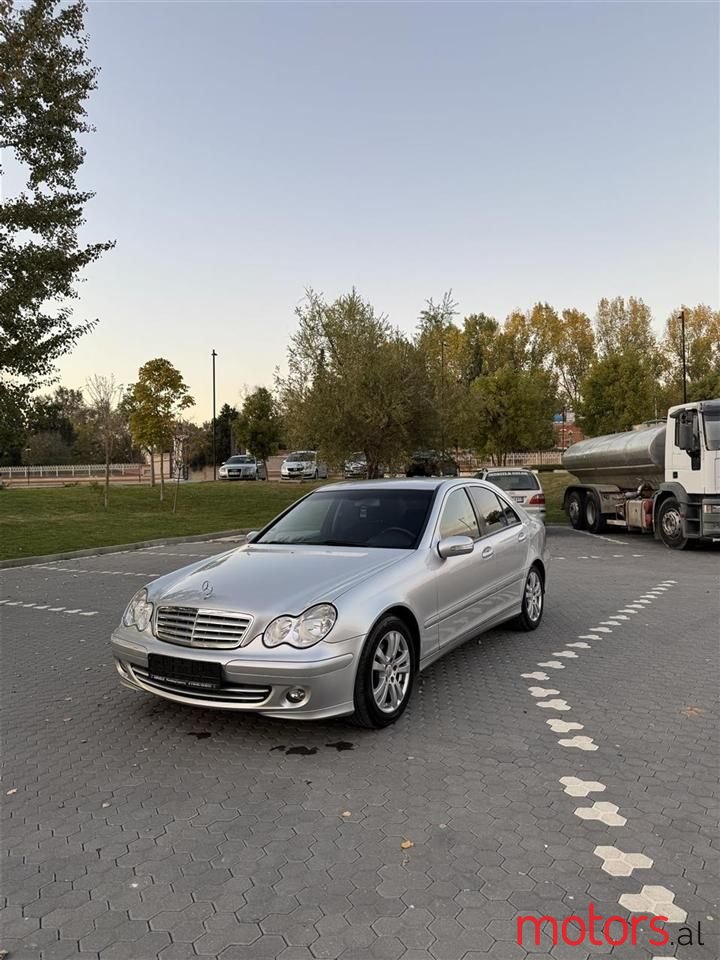 2005' Mercedes-Benz C 220 photo #5