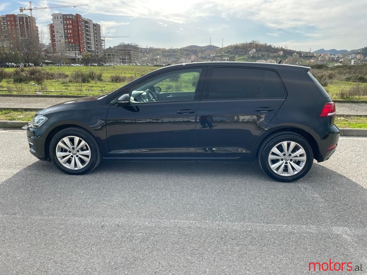 2018' Volkswagen Golf photo #3