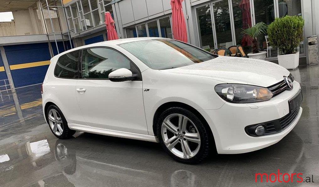 2011' Volkswagen Golf photo #3