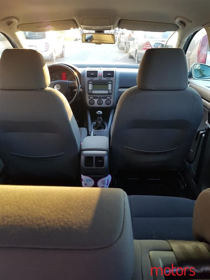 2008' Volkswagen Golf photo #6