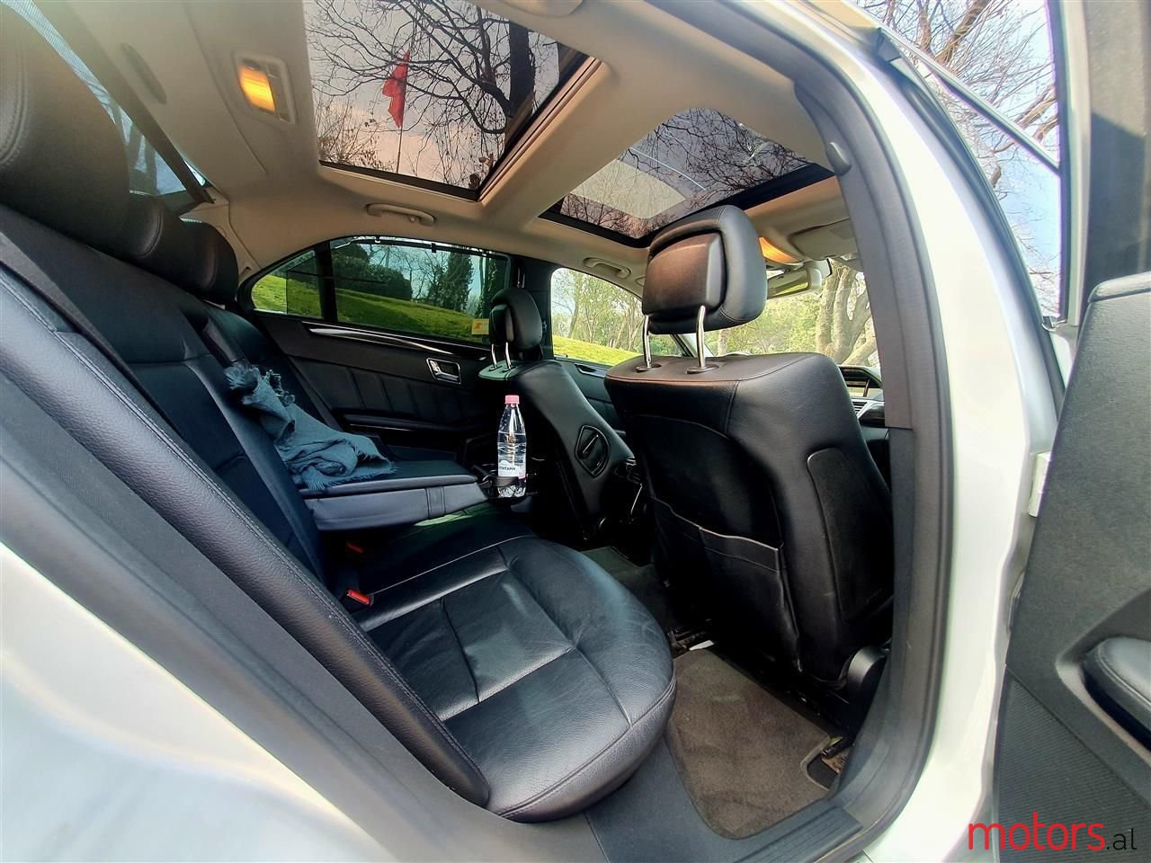 2010' Mercedes-Benz E 220 photo #2