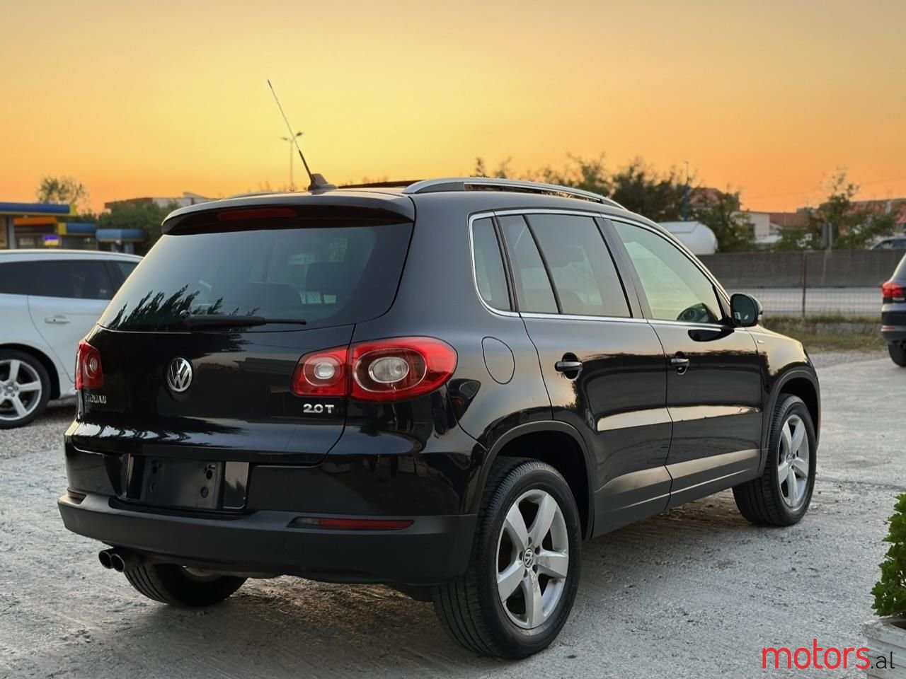 2010' Volkswagen Tiguan photo #5