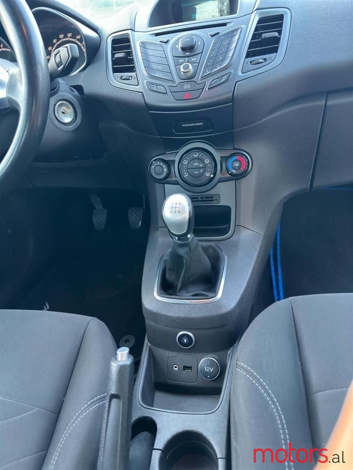 2014' Ford Fiesta photo #6