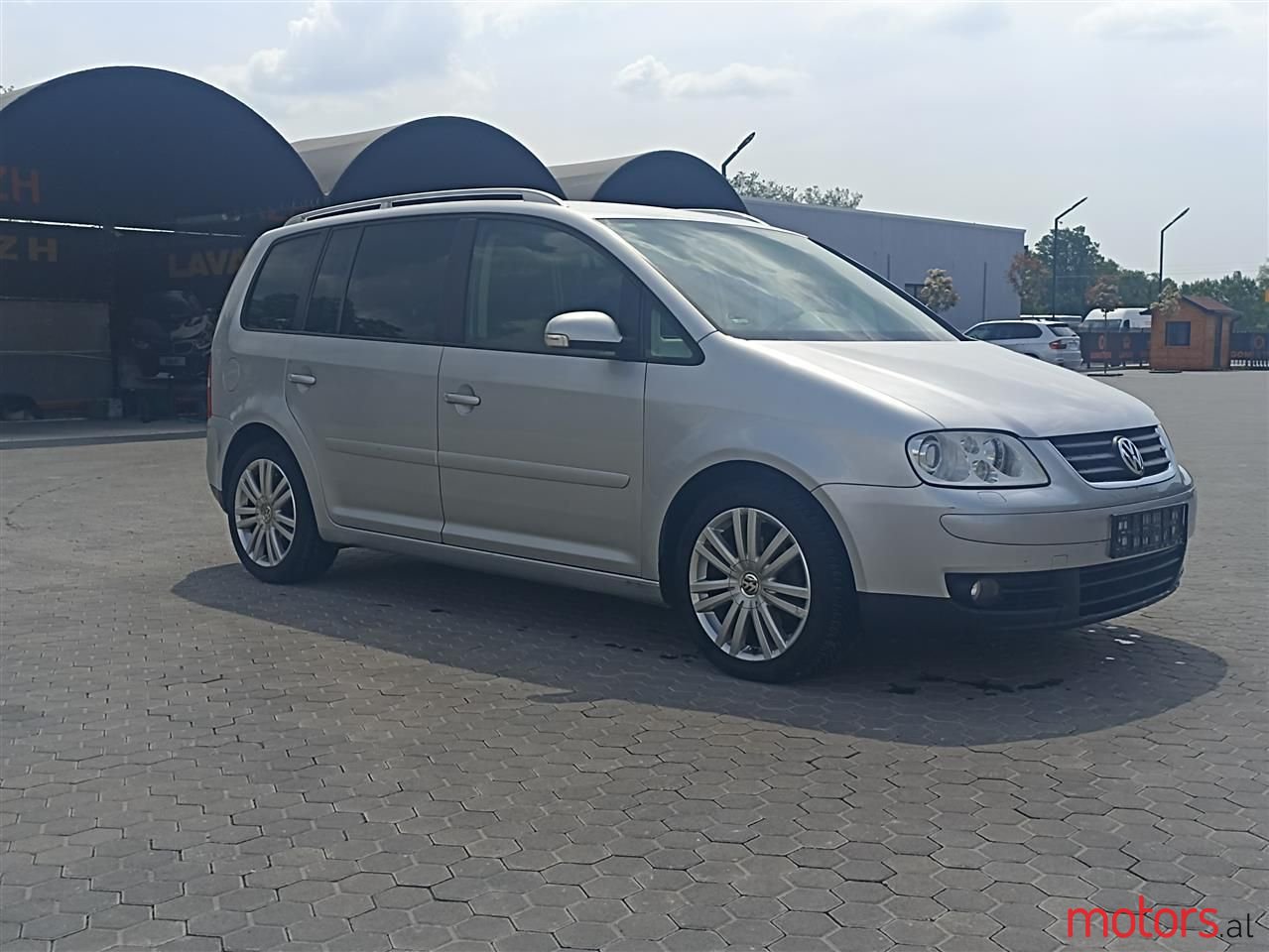 2005' Volkswagen Touran photo #4