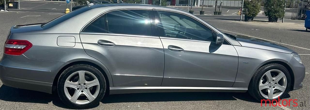 2011' Mercedes-Benz 220 photo #3