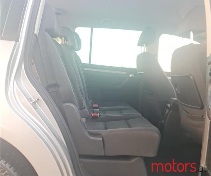 2007' Volkswagen Touran photo #5