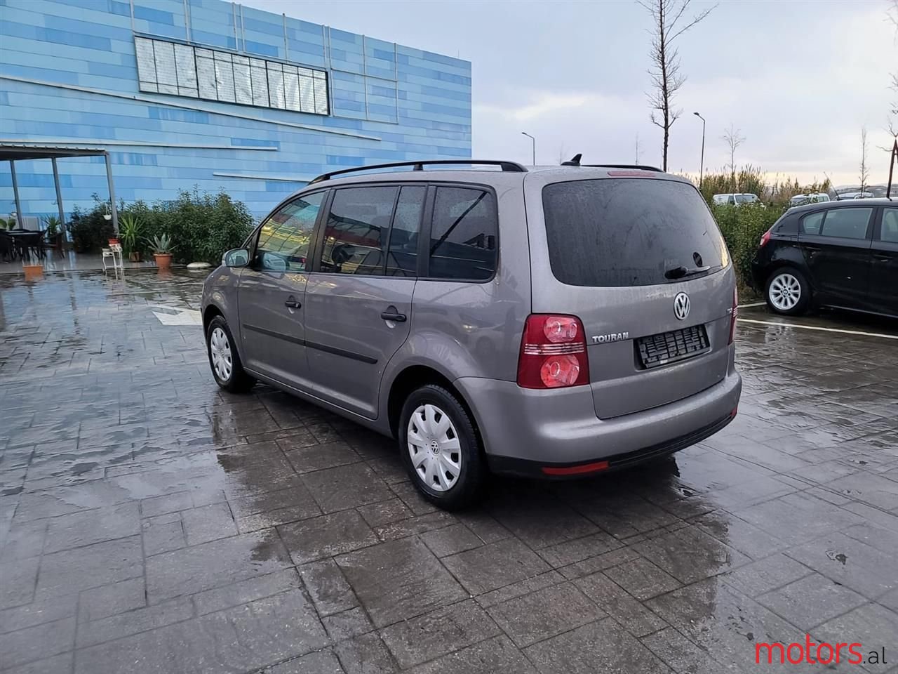 2009' Volkswagen Touran photo #3