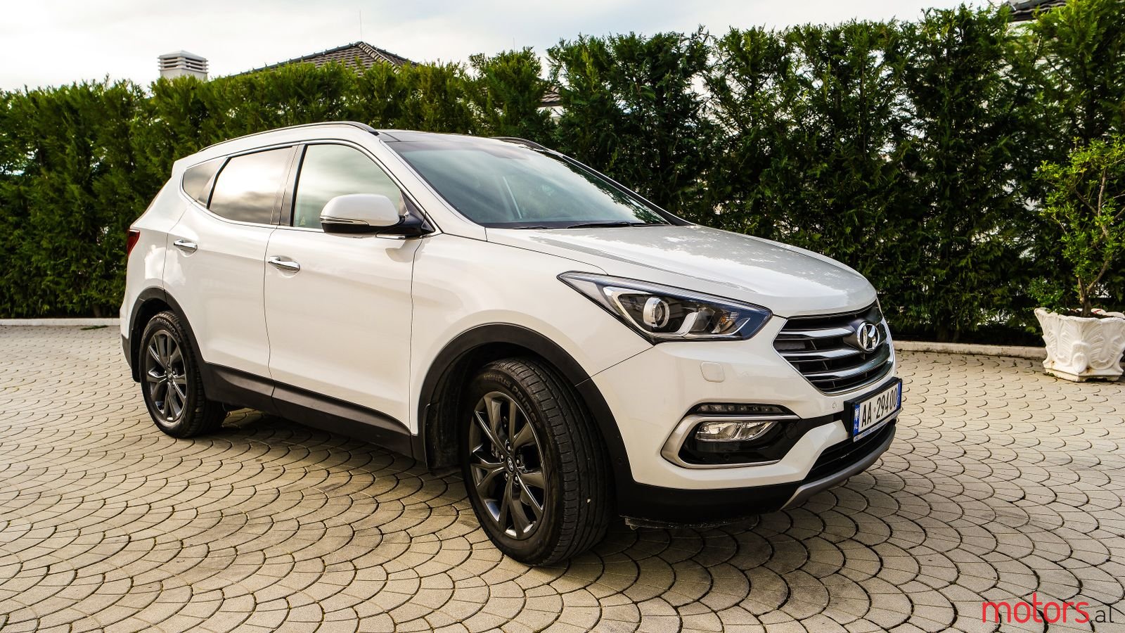 2017' Hyundai Santa Fe photo #1