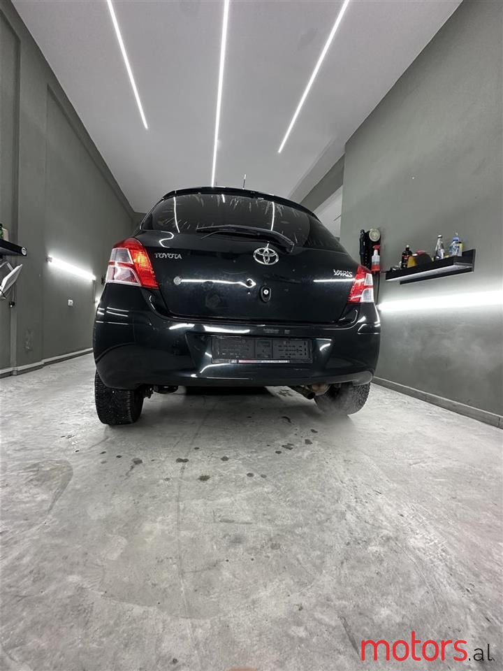 2010' Toyota Yaris photo #3