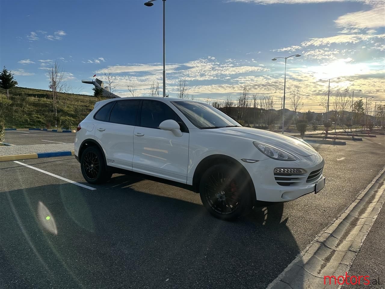 2011' Porsche Cayenne photo #2